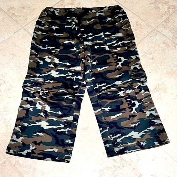 KOS USA Camo Crop Capri Pants L Large - Picture 1 of 5